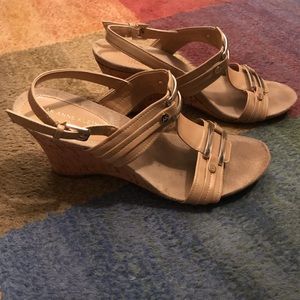 Ann Klein Iflex Wedge Sandal in Tan
